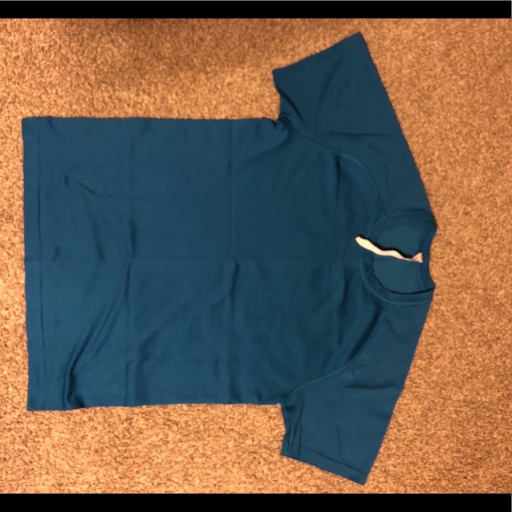 Teal men’s metal vent tech tee